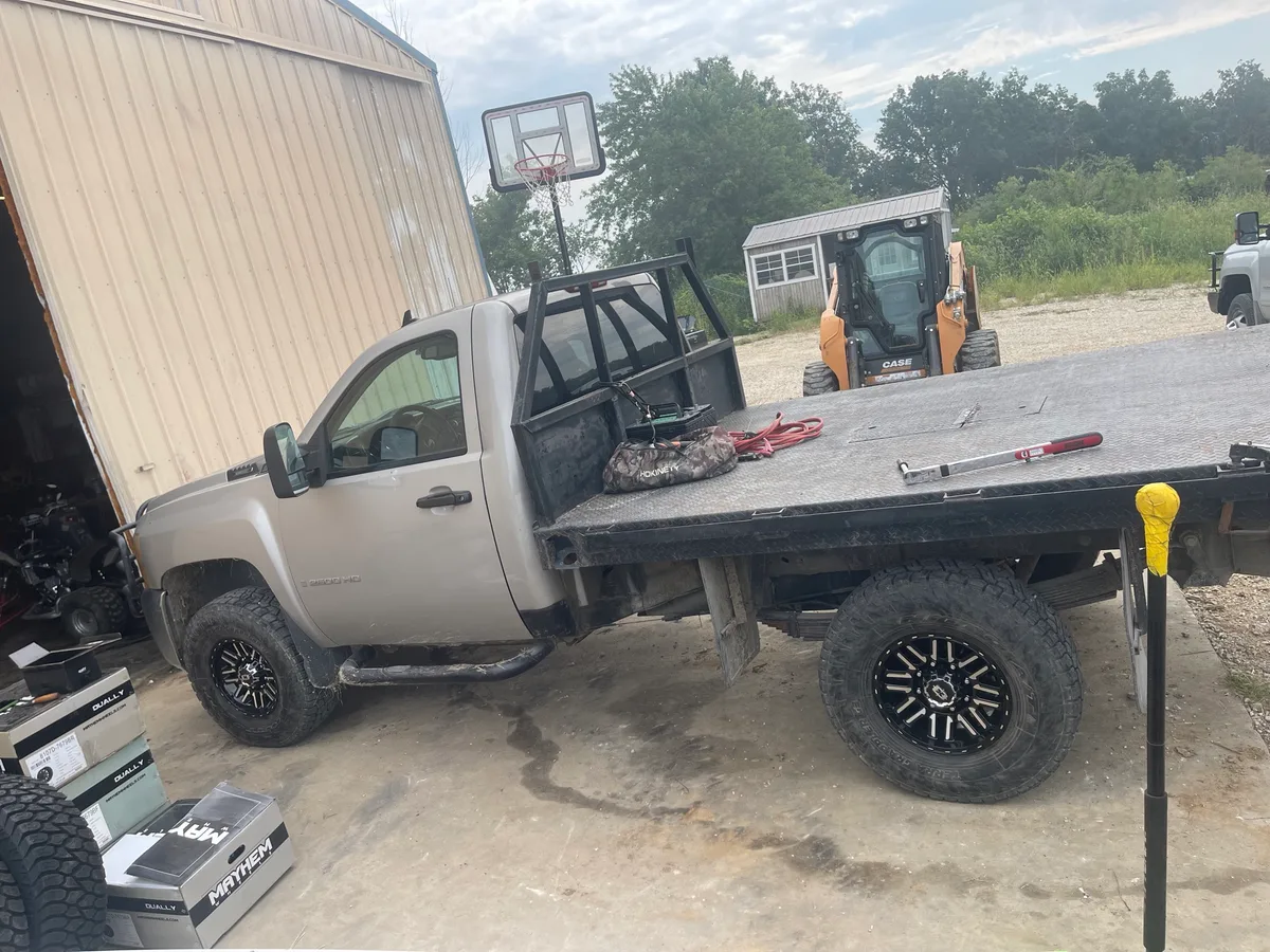 Commercial tire service by Speedy J’s